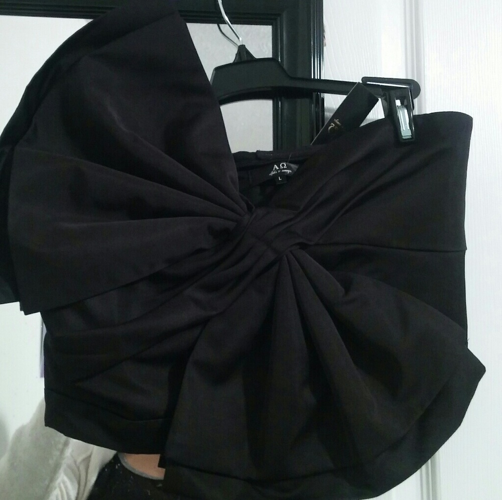 Beautiful Large Bow crop top..